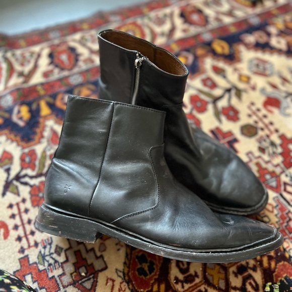 Frye Black Chelsea Boots, size 10.5 - Picture 2 of 6